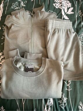 Cocoburry Sage Green Sweatshirt x2 and Shorts Set